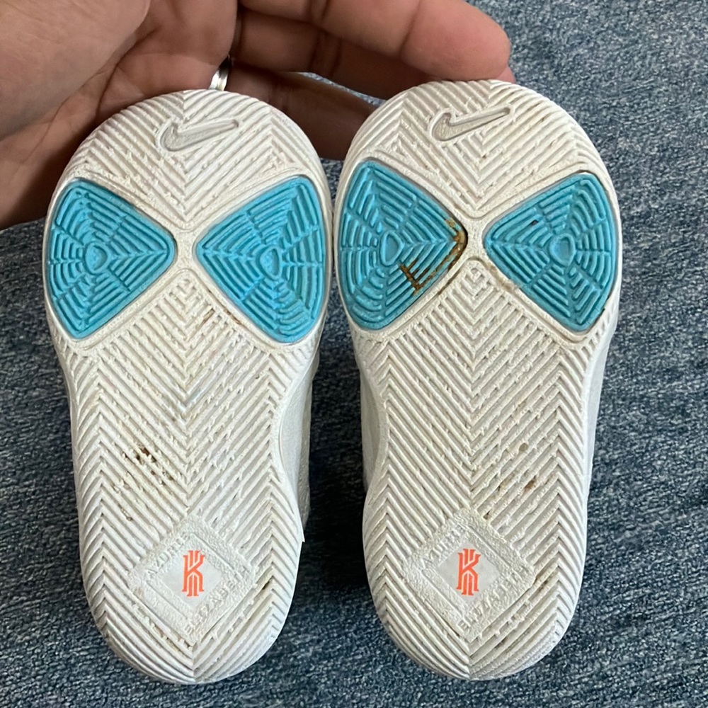 kyrie Irving  toddler sneakers size 5c